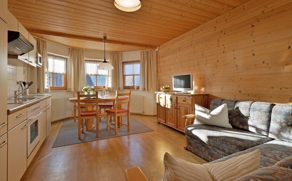 Haus Sonnenschein Apartment Hart im Zillertal Phòng bức ảnh