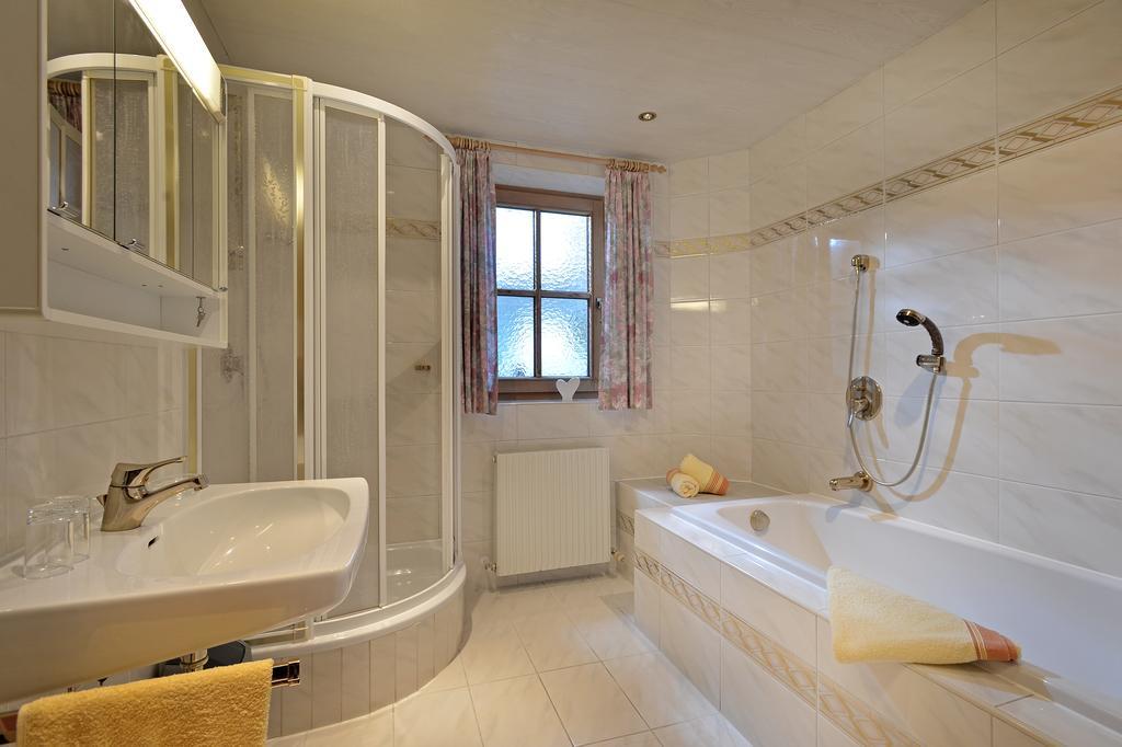 Haus Sonnenschein Apartment Hart im Zillertal Phòng bức ảnh