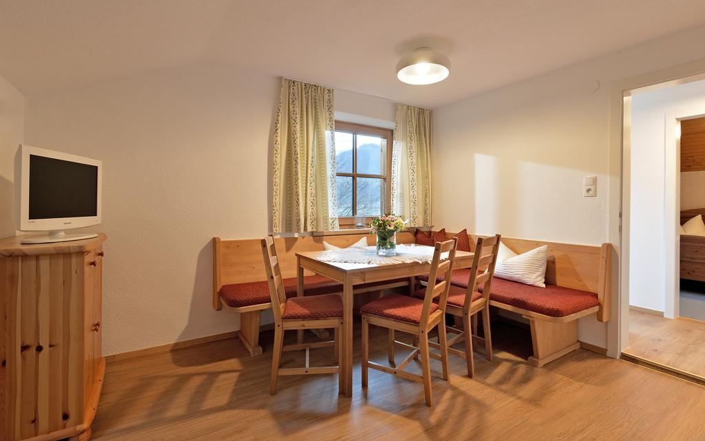 Haus Sonnenschein Apartment Hart im Zillertal Phòng bức ảnh