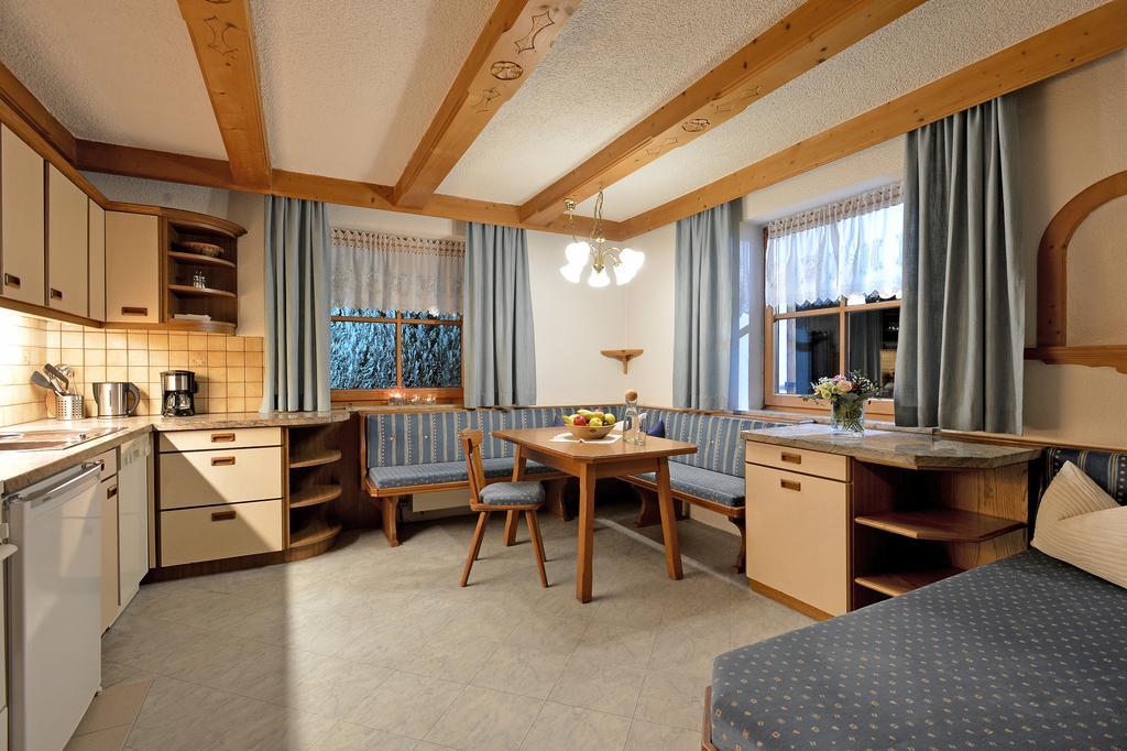 Haus Sonnenschein Apartment Hart im Zillertal Phòng bức ảnh